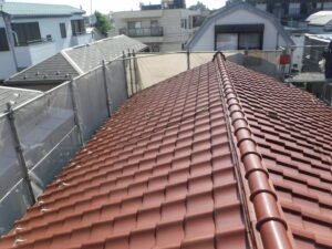 船橋市にて雨漏り修理〈瓦屋根からガルバリウム鋼板に葺き替え〉 施工前