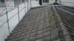 船橋市にて築６０年目の雨漏り修理〈瓦屋根から軽量金属屋根へ〉 施工前