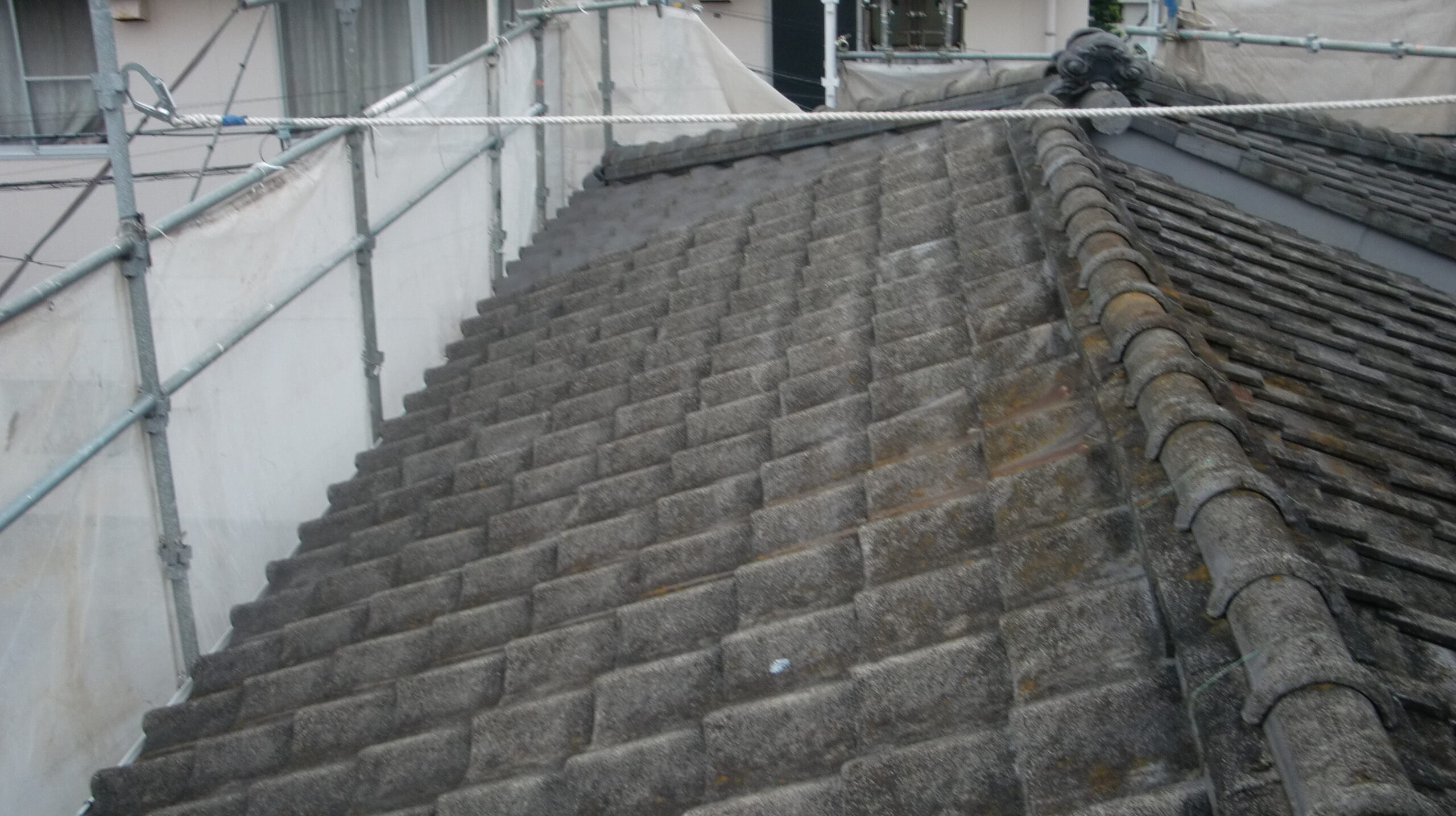 船橋市にて築６０年目の雨漏り修理〈瓦屋根から軽量金属屋根へ〉 施工前