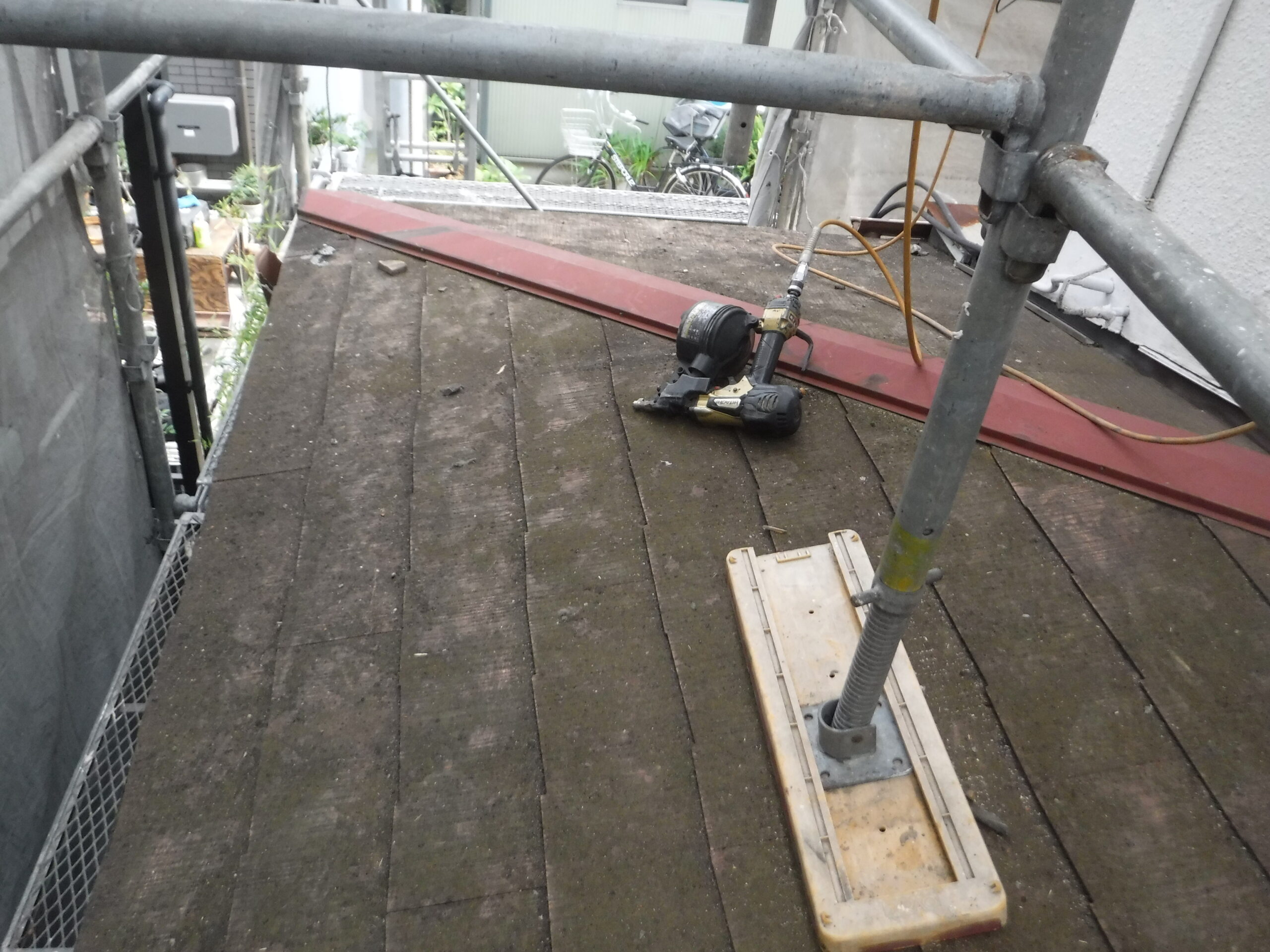 船橋市にて雨漏り修理〈瓦屋根からガルバリウム鋼板に葺き替え〉 施工前2