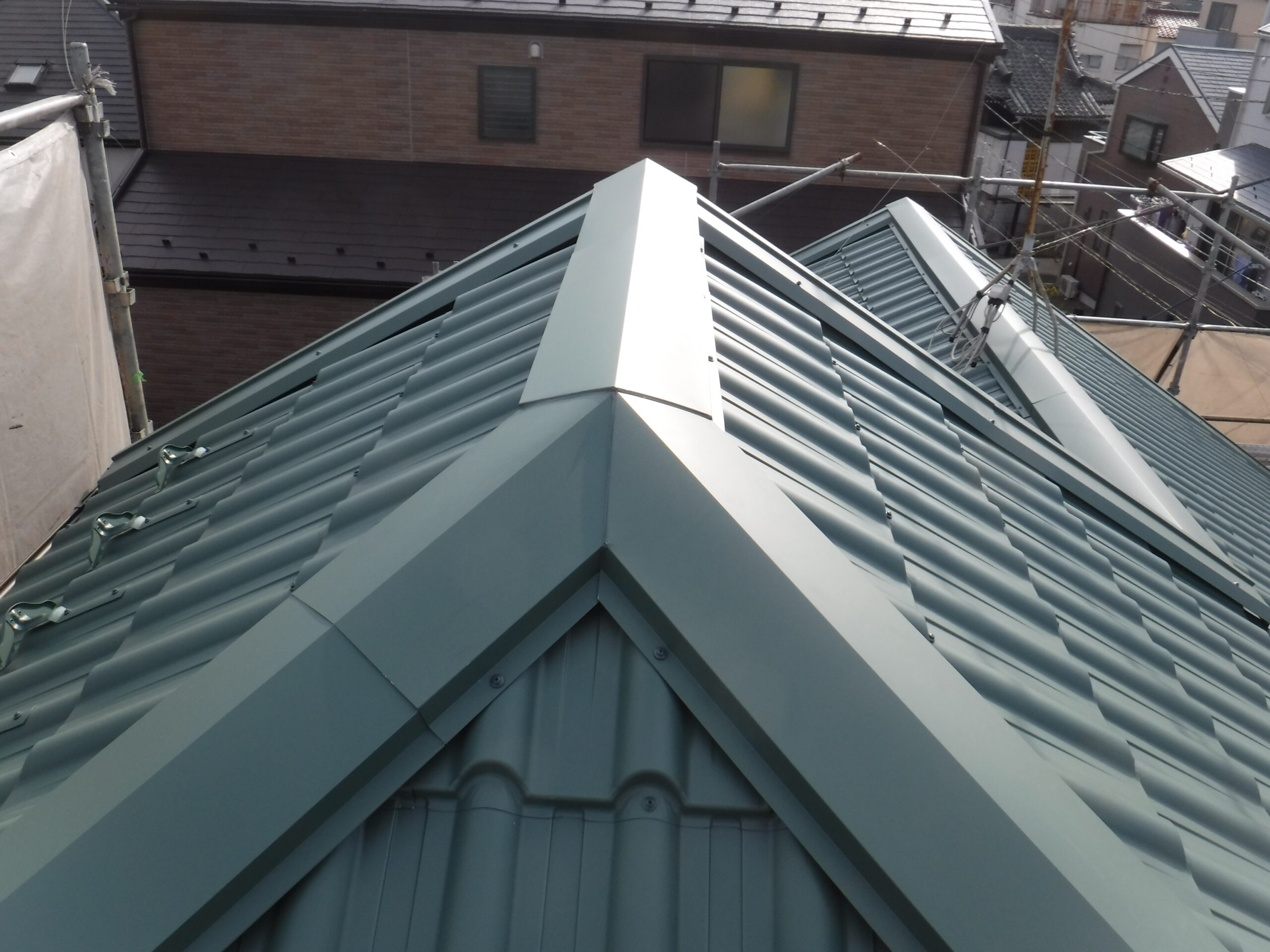 船橋市にて雨漏り予防の葺き替え工事〈瓦から金属屋根への葺き替え〉 施工後2